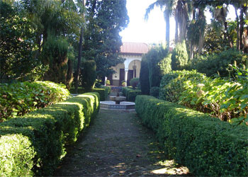 Jardin andaluz del Museo de arte español enrique larreta